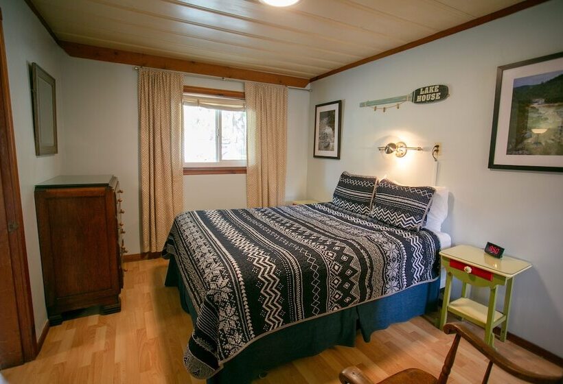 فندق على الطريق Outside Inn