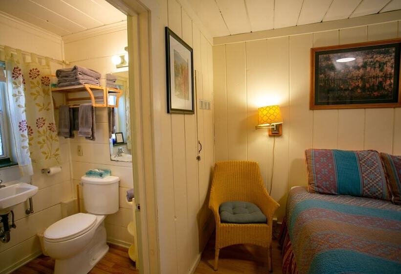 فندق على الطريق Outside Inn