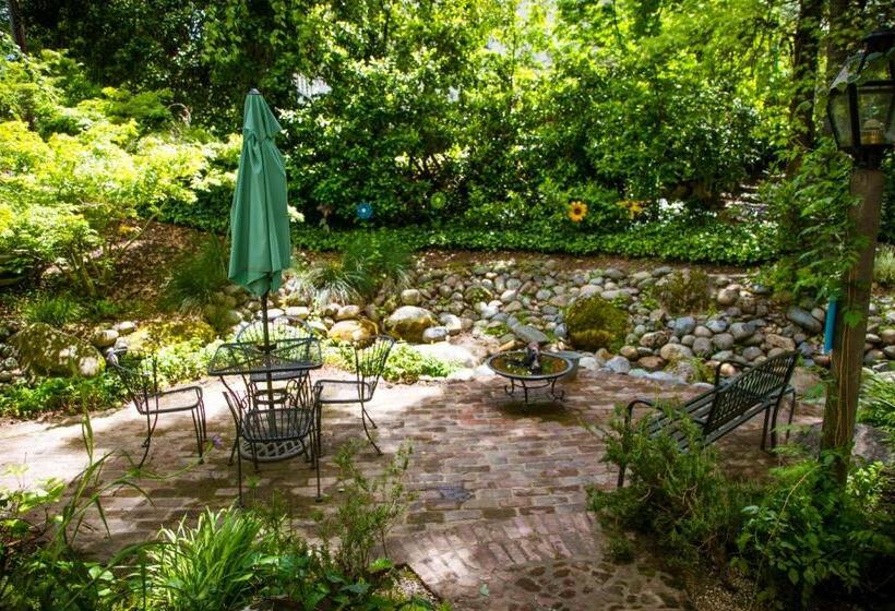 فندق على الطريق Outside Inn