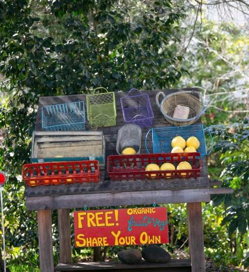 فندق على الطريق Outside Inn