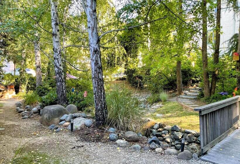 فندق على الطريق Outside Inn