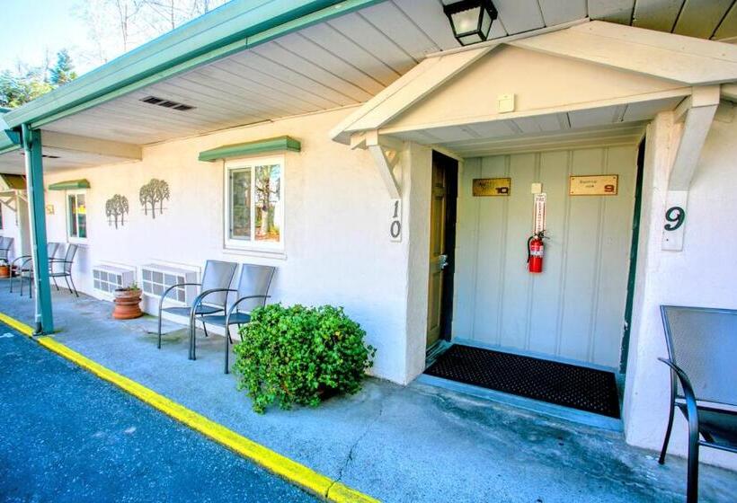 فندق على الطريق Outside Inn