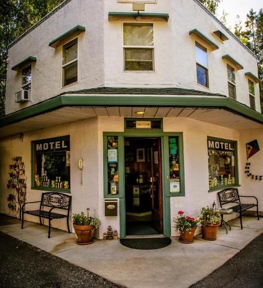 فندق على الطريق Outside Inn