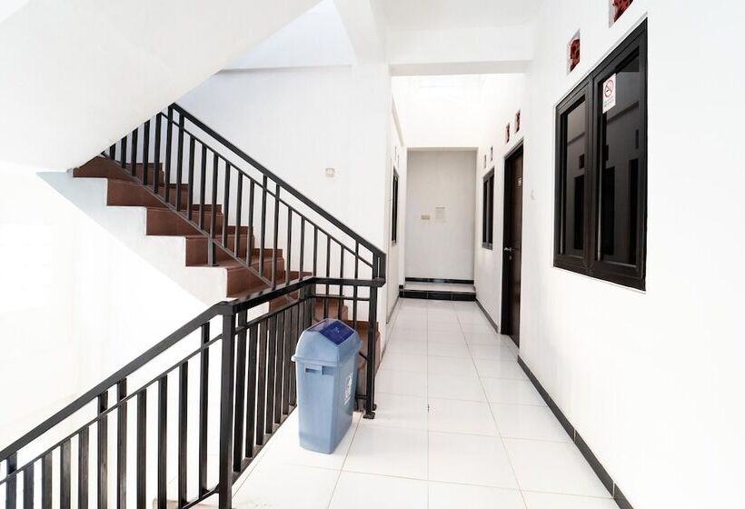 펜션 Koolkost Syariah Near Mrt Lebak Bulus Station