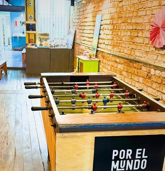 Por El Mundo Hostel