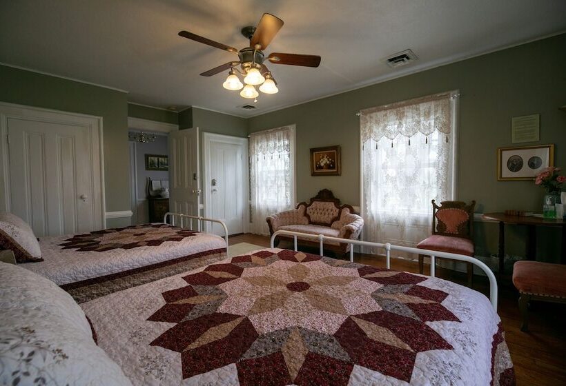 مبيت وإفطار Willard Richards Inn