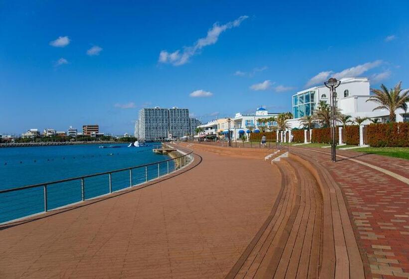 Hotel Aqua Resort In Chatan