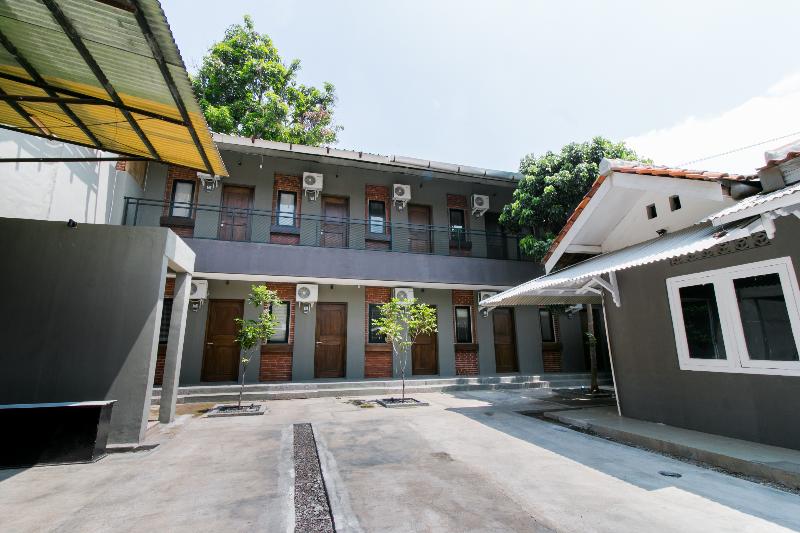 호텔 Capital O 1898 Louise Place