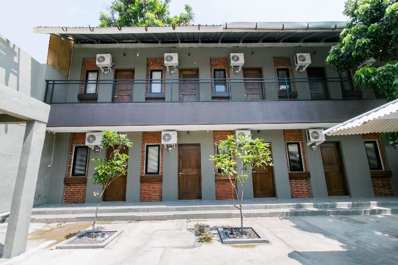 호텔 Capital O 1898 Louise Place