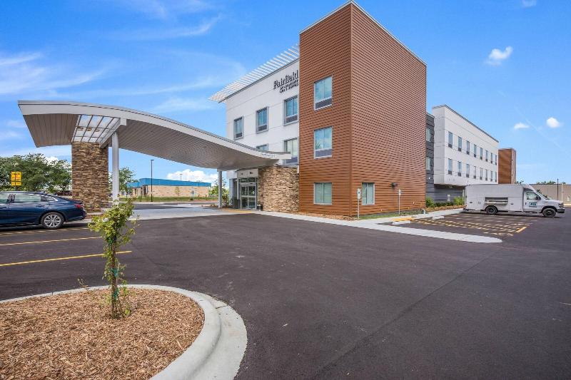 בית מלון כפרי Fairfield Inn & Suites Whitewater