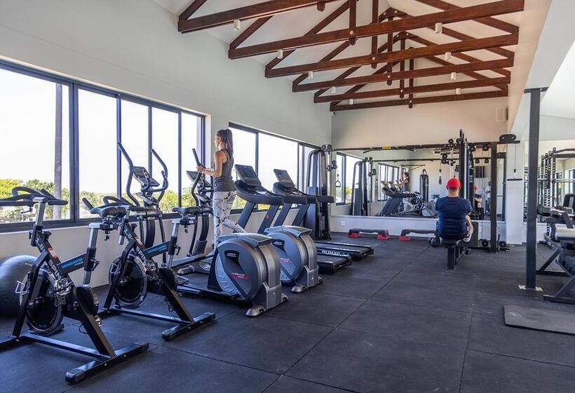 Отель Olivewood