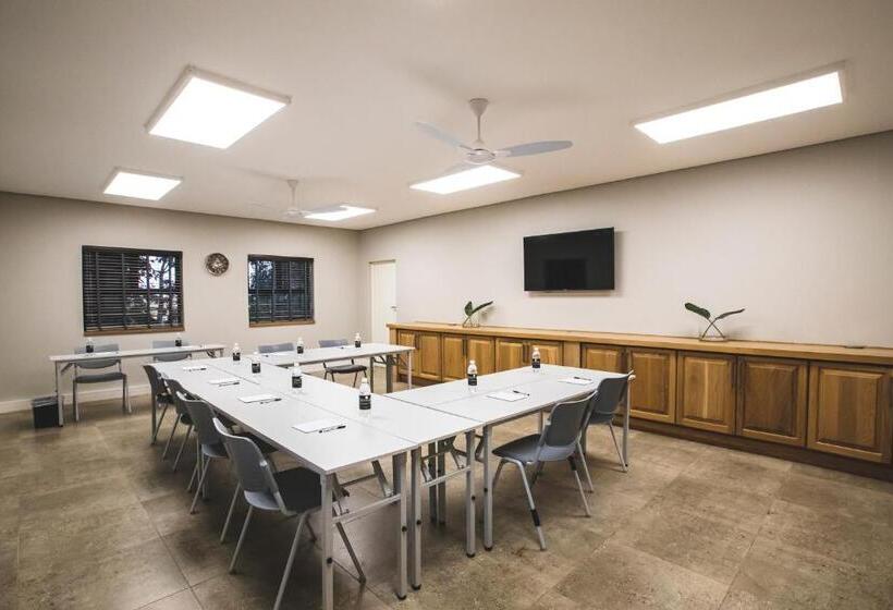 Отель Olivewood