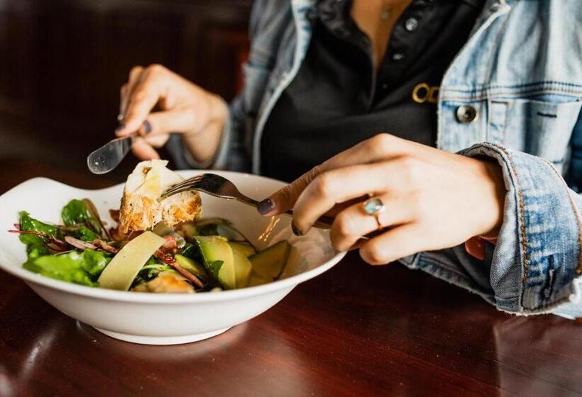 Отель Olivewood