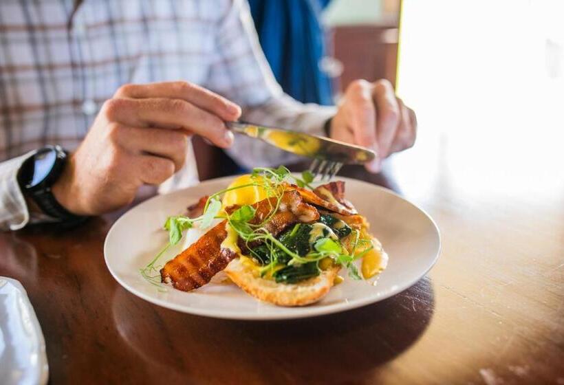 Отель Olivewood