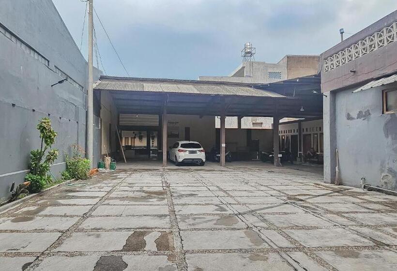 호텔 Reddoorz Near Alun Alun Cianjur