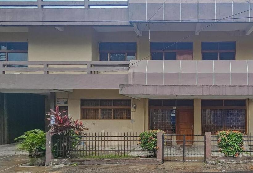 호텔 Reddoorz Near Alun Alun Cianjur