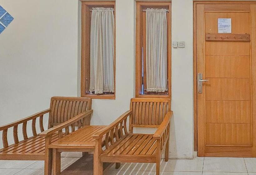 호텔 Reddoorz Near Alun Alun Cianjur