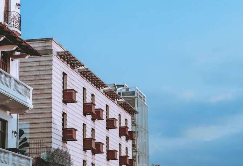 ホテル Viraj Sarovar Portico Jammu