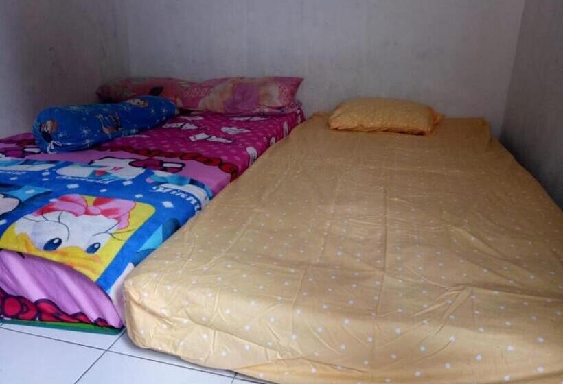 פנסיון Ratu Guesthouse