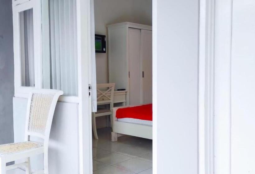 פנסיון Ratu Guesthouse