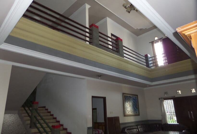 Пансион Villa Semeru 1