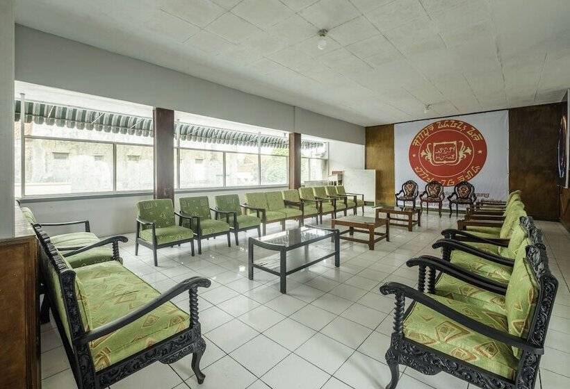 Spot On 1970 Hotel Priangan