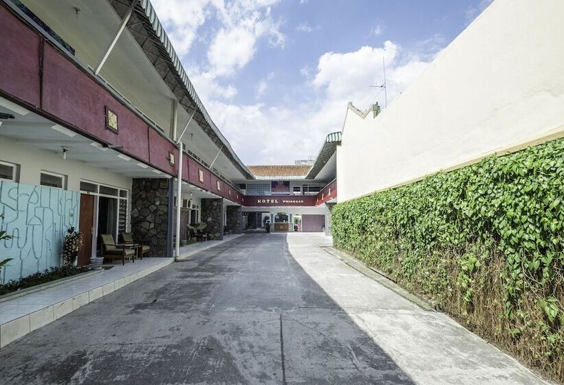 Spot On 1970 Hotel Priangan