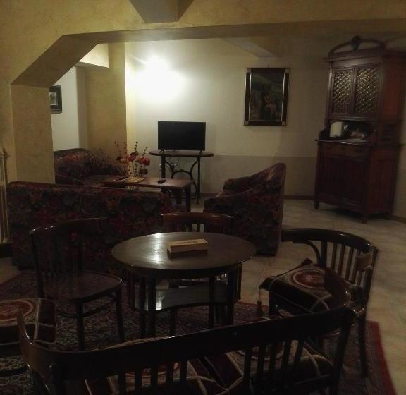 تختخواب و صبحانه Pensione Al Castello