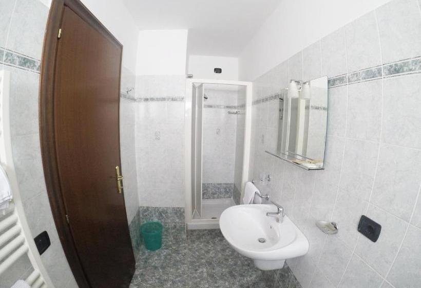 تختخواب و صبحانه Pensione Al Castello