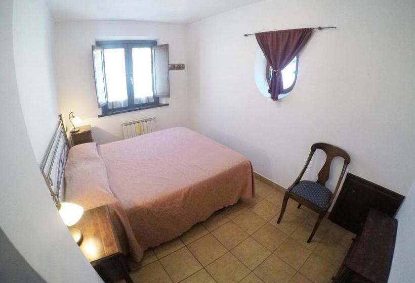 تختخواب و صبحانه Pensione Al Castello