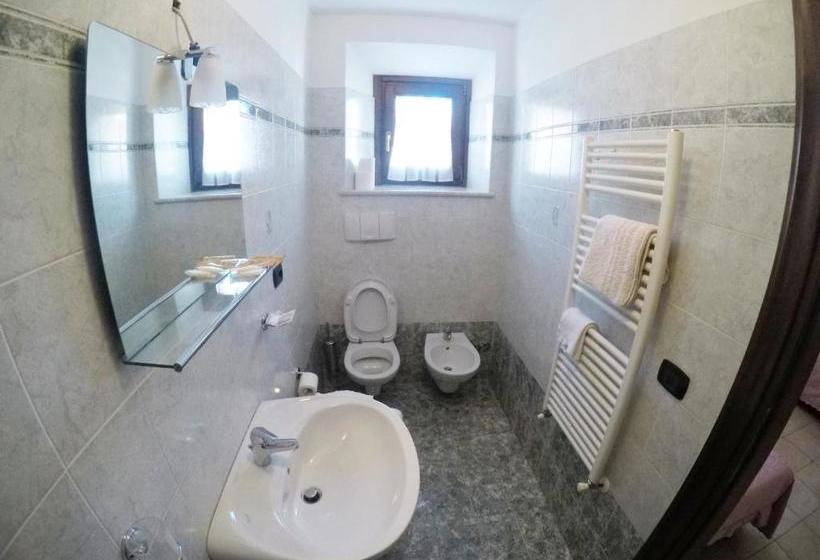 تختخواب و صبحانه Pensione Al Castello