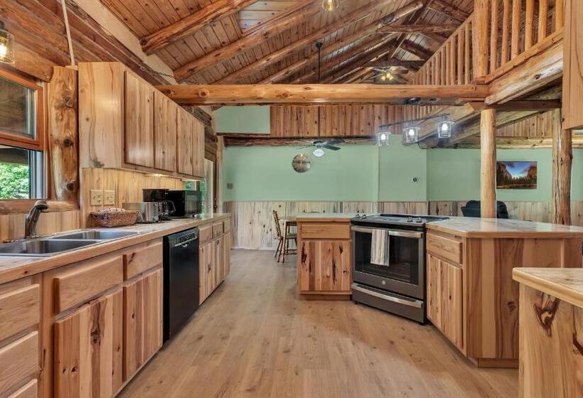 Blue Moon Resort & Motel