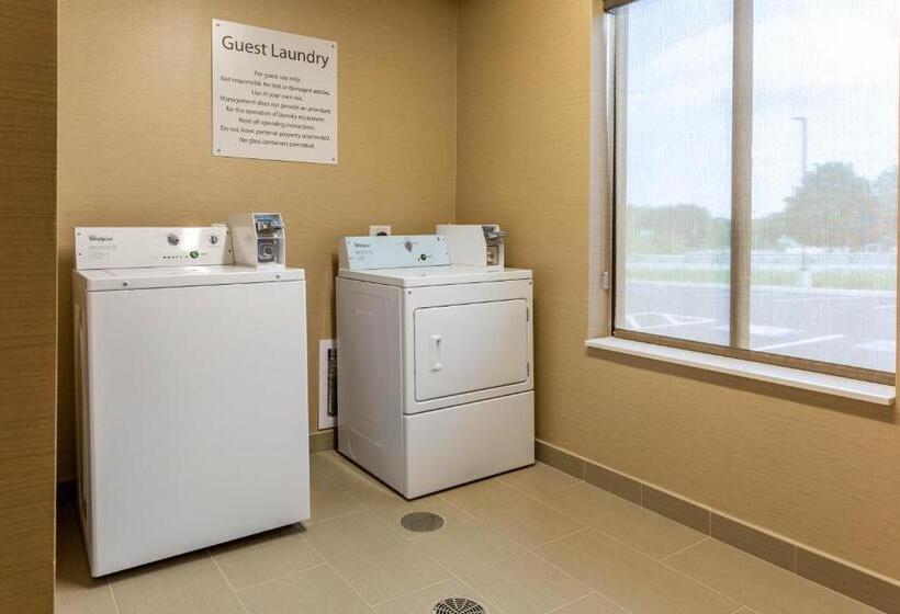 فندق Comfort Inn & Suites Amish Country