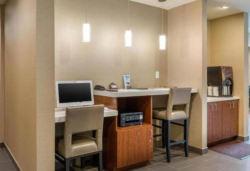 فندق Comfort Inn & Suites Amish Country