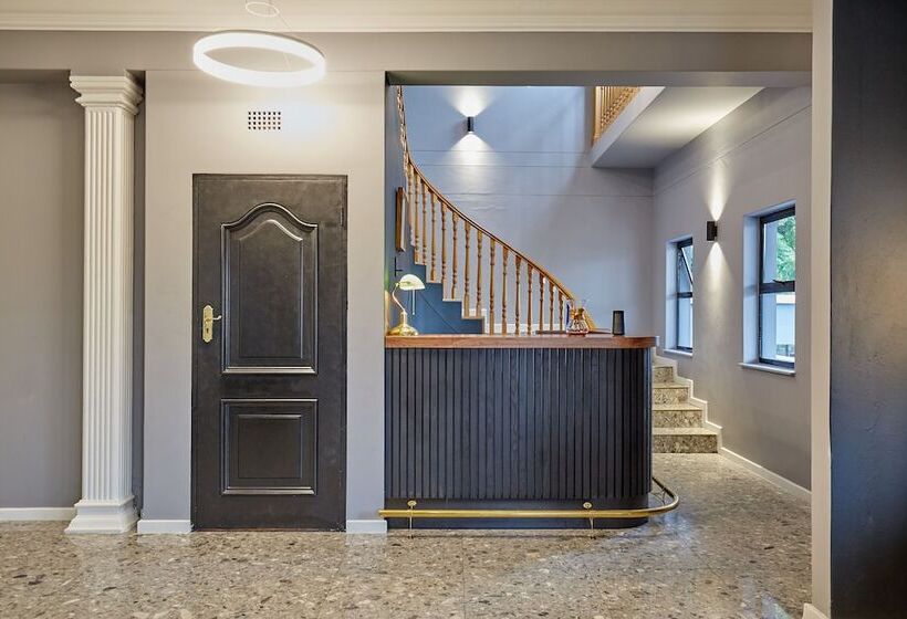 Отель Daze House