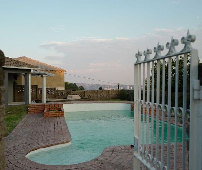 Отель Daze House