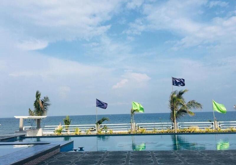 Em Royalle Hotel & Beach Resort