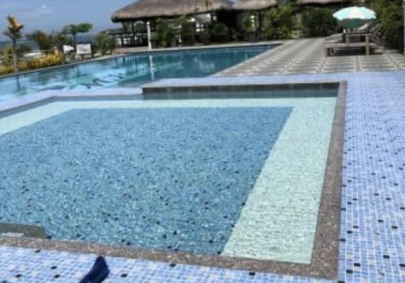 Em Royalle Hotel & Beach Resort