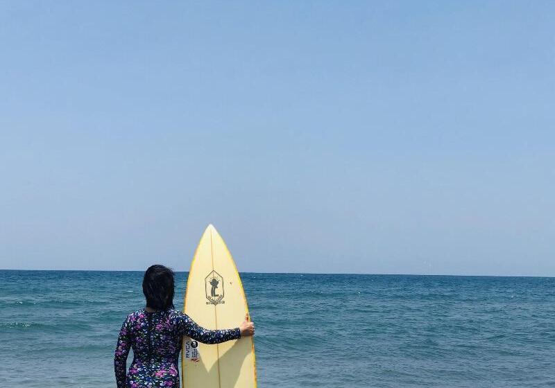 Em Royalle Hotel & Beach Resort