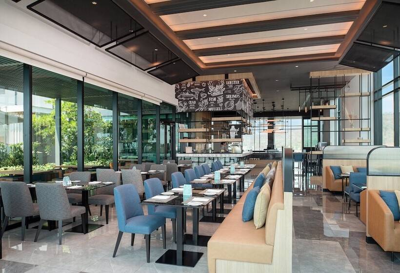 هتل Holiday Inn & Suites Siracha Laemchabang, An Ihg