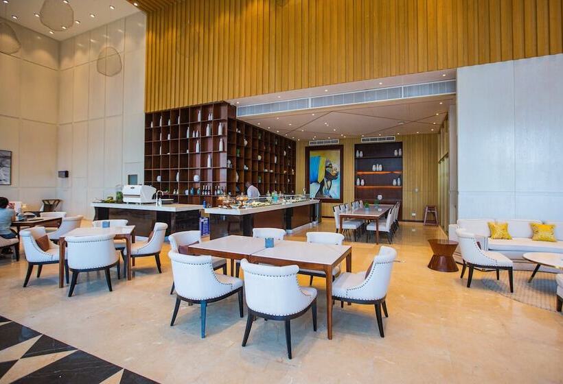 فندق Johari Rotana