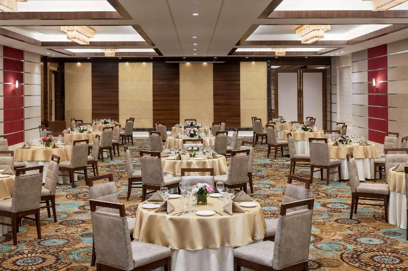 בית מלון כפרי Ramada By Wyndham Gandhidham Shinay