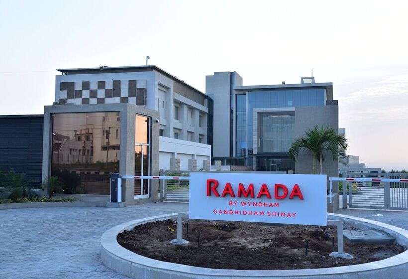 בית מלון כפרי Ramada By Wyndham Gandhidham Shinay