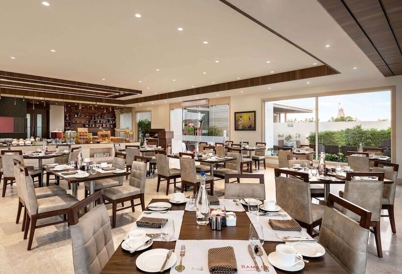 בית מלון כפרי Ramada By Wyndham Gandhidham Shinay