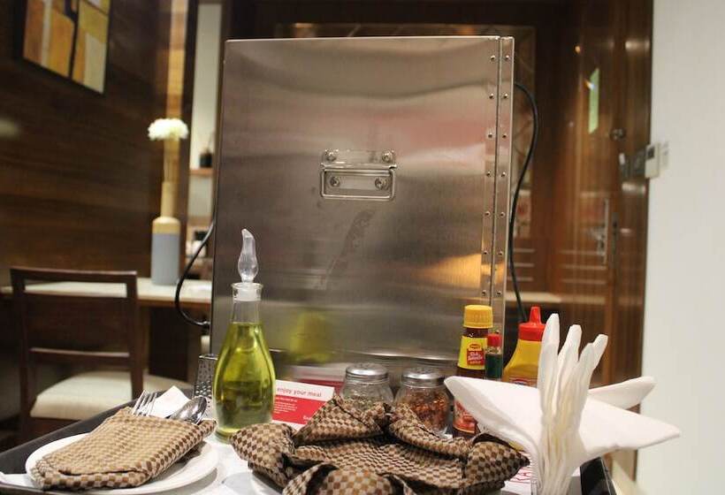 בית מלון כפרי Ramada By Wyndham Gandhidham Shinay