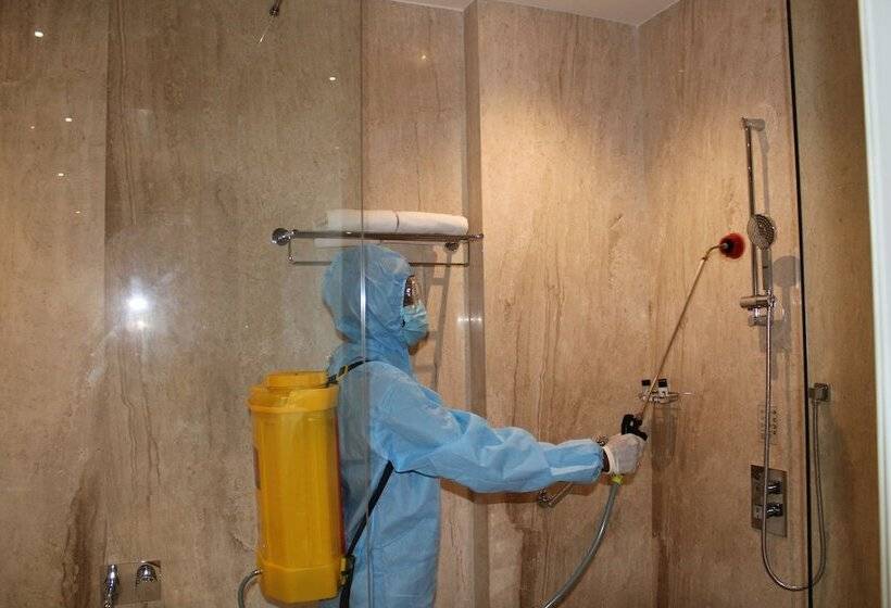 בית מלון כפרי Ramada By Wyndham Gandhidham Shinay