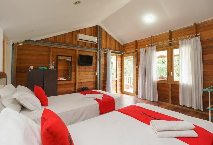 ホテル Reddoorz Syariah @ Sumur Tiga Beach Sabang