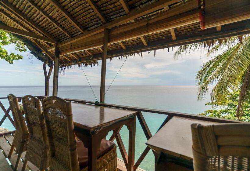 ホテル Reddoorz Syariah @ Sumur Tiga Beach Sabang