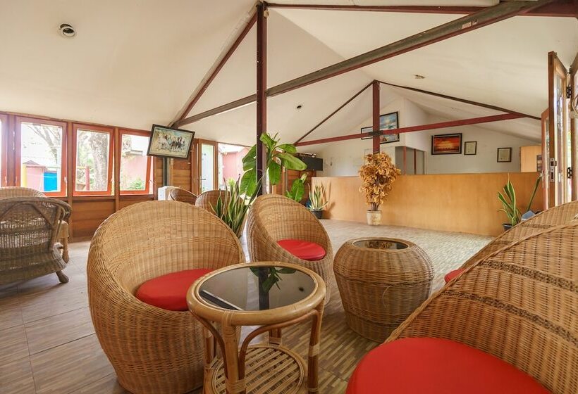 ホテル Reddoorz Syariah @ Sumur Tiga Beach Sabang