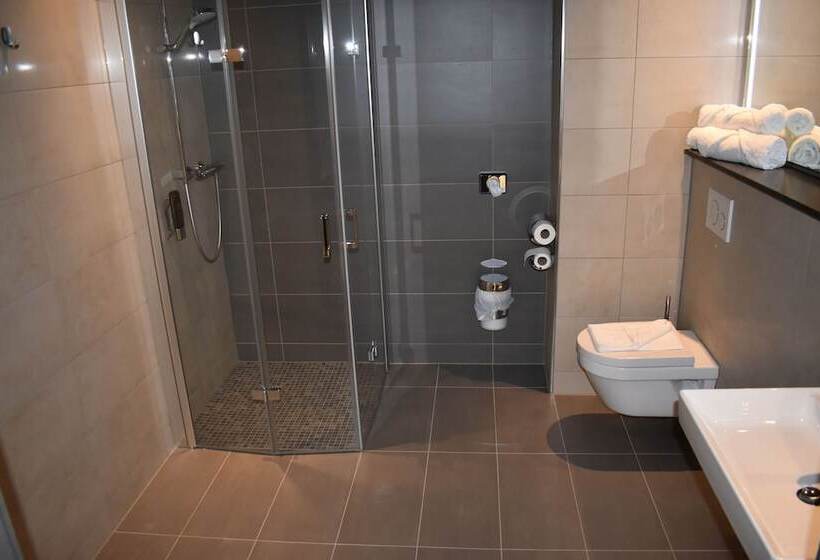 Отель Viktorosa